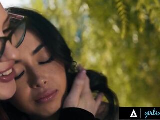 GIRLSWAY - Lovers Chloe Surreal & Jessica Ryan Have Vehement Squirting Sex POV - SPANISH SUBTITLES