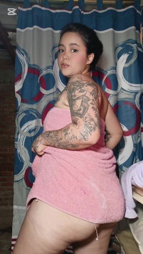 Esperanza G&oacute;mez in a towel
