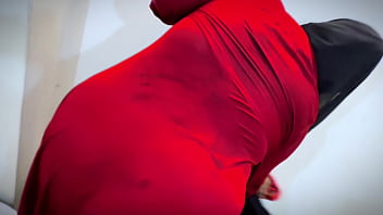 خادمة مسلمة مثيرة ترتدي عباءة وحجابًا بدون بنطلون - صدر كبير ومؤخرة ضخمة - Maid Want Fuck From Boss