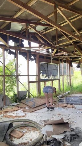 Taiwan Student in Abandoned House Nude and Exploring