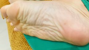 Foot Massage & Tease - A break from the studies (720)