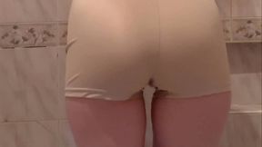 Simple Wetting in Beige Shorts. Omorashi