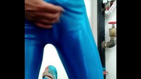 Zentai &ndash_ Hombre Masturb&aacute_ndose En Traje De Spandex