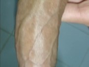 polla sin cortar, grande y venoza, masturbacion, primer plano