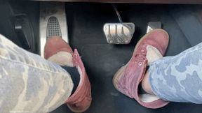 SMELLY ITCHING FEET WITH FUNGUS WHILE DRIVING HER CAR IN BOOTS - MP4 HD