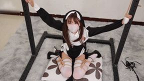 xy328-Cute nun is handcuffed and sits on the floor and reaches climax under the vibration of the egg