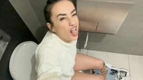 Ugly behavior in a public toilet wmv