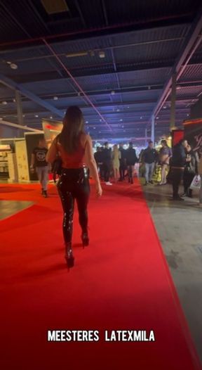 Latex in public op de Kamasutrabeurs!