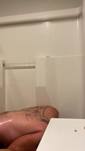 Thick Sexy slut gives Golden showers in the