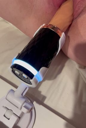 Thrusting dildo