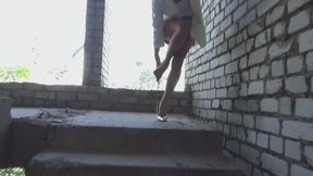 I was left without shoes in an abandoned place... I'm scared