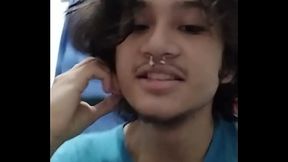 Ni&ntilde_o gay pide polla a gritos