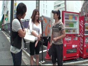 A115F02 Surveying and picking up busty young wives on the street, inviting them to their rooms, and expose her breasts for a reward, then have threesome sex with a wife who exposes her breasts and makes her smack for a reward!