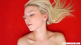 Blonde Teen Reaches Orgasm