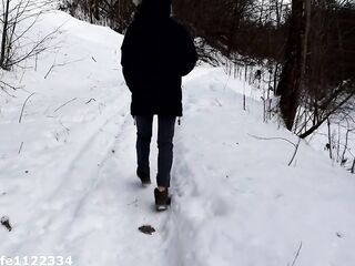 Amateur hotty dreaming about quick bang and deepthroat oral-job in public park in freezing winter cold