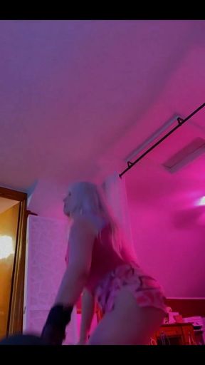 Get and Get Down to the Ground Work the Glutes and Built That Butt