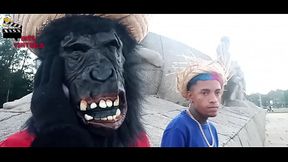 Macaco ventura pega professora acorda ela com pau na boca e goza no cu dela