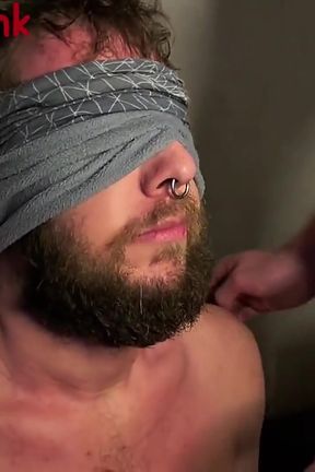 Can&#039;t See, Can Only Suck - Blindfolded Double BJ