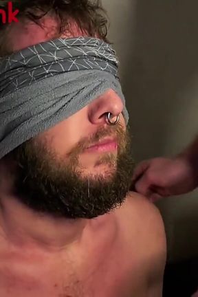 Can&#039;t See, Can Only Suck - Blindfolded Double BJ