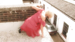 Dua MILF seksi dan montok, Tia Layne dan Paige Ashley, yang mengenakan lingerie dan stoking, pantat besar mereka dirogol habis-habisan dalam gangbang anal bersama Paul Chaplin dan Steve Hooper.