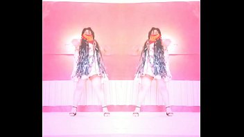 carolina bailando con vestidito