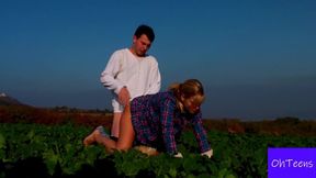 Amateur Czech GF gives a sexy outdoor blowjob