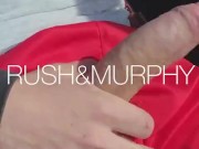 Jugador de fútbol se masturba en la calle mostrándome su gran polla en el auto