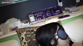 Vivacious Vietnamese vixen unleashes her 45-figure assets on a ravishing raw ride
