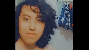 MyRodri se toma su leche en un vaso