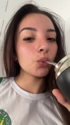 Teen onlyfan shows off her tits
