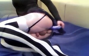 Teen crossdresser toying his ass