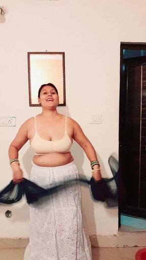 Desi Wife Puja Bhabhi Dancing