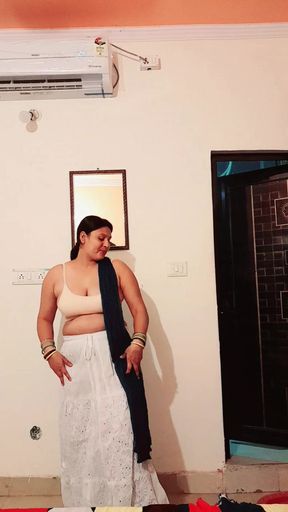Desi Wife Puja Bhabhi Dancing