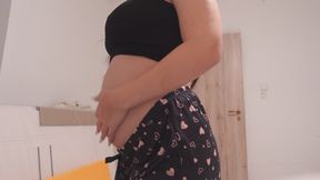 My Pregnant Stepsister shows that her belly is getting bigger and bigger and it feels bad for her because she is carrying an increasing burden, so this is a complaining video, then she masturbates in her sorrow