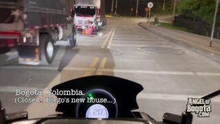 Giovani gay spagnoli amatoriali si fanno penetrare a fondo da grossi cazzi in un'azione anale POV senza censure