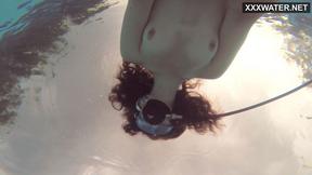 ”Emi Serene masturbates underwater in the pool”