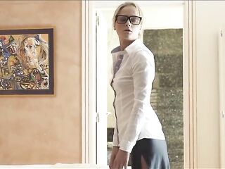 Anna Rose's catching her maid Cristal Caitlin