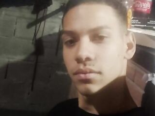 Homem homosexual/bi'massador te olhando fixamente para te fazer gozar, será que você topa esse desafio quente?