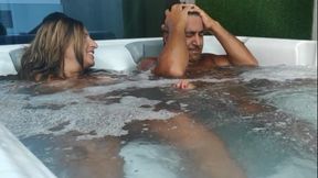 Hot Jacuzzi 2