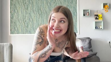 A role-playing game. She was filming on webcam, but he caught her and fucked her live! I've finished my mouthful!