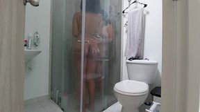 la novia de mi hermanastro acepta tener sexo en la ducha