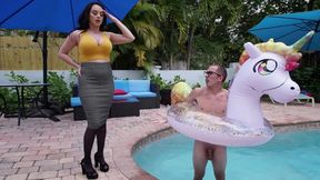 Hot - Die freche Stiefmutter Macey Jade weist Chad Savage an seine Stelle