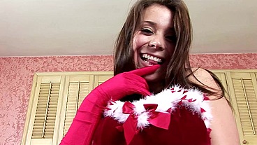 Beverly Hills Spreads Wide and Fingers Her Gushing Hole