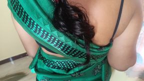 Green Colour Saree Stepaunty Hot Romance Viral Video