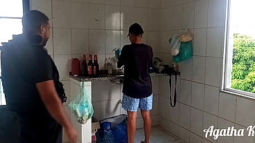 Sapatão não resiste a visita do amigo
