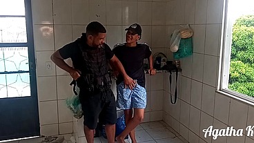 Sapatão não resiste a visita do amigo (Leo Ogro)