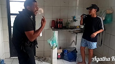 Sapatão não resiste a visita do amigo (Leo Ogro)