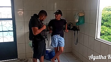 Sapatão não resiste a visita do amigo (Leo Ogro)