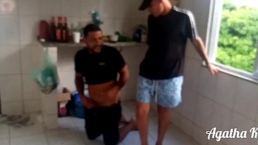 Sapatão não resiste a visita do amigo (Leo Ogro)