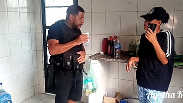 Sapatão não resiste a visita do amigo (Leo Ogro)